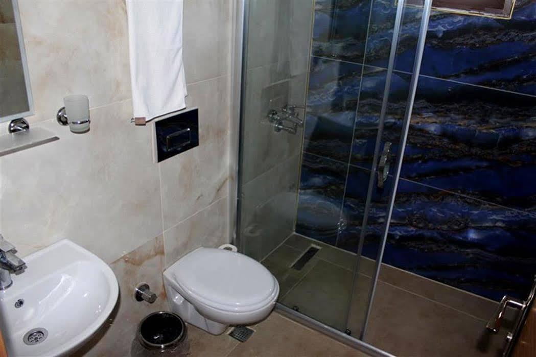 Britannia Hotel Кемер Екстериор снимка